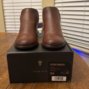 Frye Elyssa Shootie 7.5 M